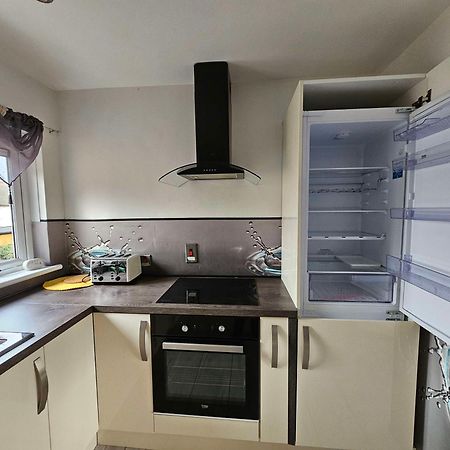 Modern Urban Haven: Stylish Getaway Apartment Lisburn Exterior foto